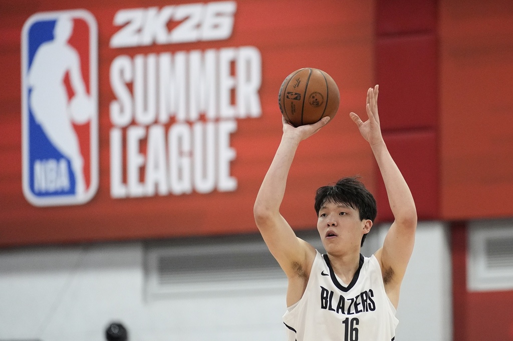 美媒发问：杨瀚森现在比詹姆斯更火 他会成下一个全球超巨吗？
